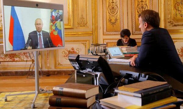 Macron zbulon bisedën me Putinin: I kërkova të mos sulmojë civilë, ai u zotua për disa pika