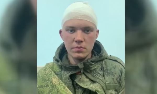 Një ushtar rus i zënë rob nga ukrainasit: Mami më kthe në shtëpi, s’dua të rri këtu me urdhër kriminal të presidentit