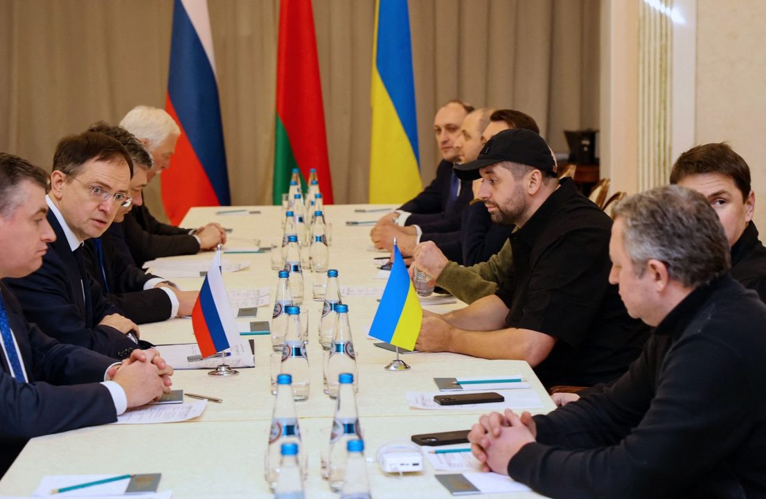 5 orë ballë për ballë, mbyllet takimi Ukrainë-Rusi