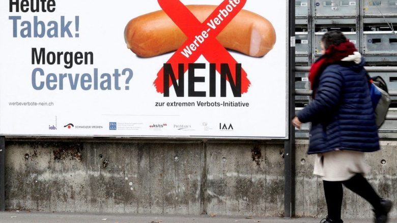 Zviceranët miratojnë ndalimin e reklamave të duhanit shumë kohë pas fqinjëve