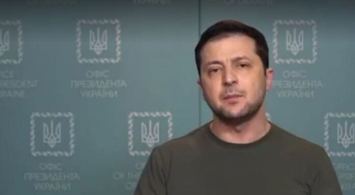 Zelensky i bën thirrje popullit të tij që ta vazhdojë rezistencën ndaj përpjekjeve ruse për pushtim