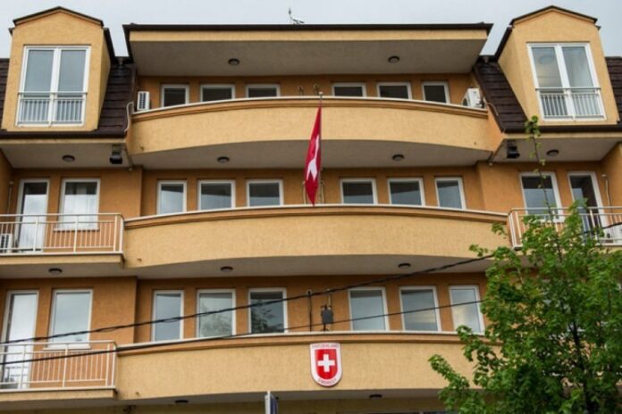 Në Ambasadën e Zvicrës për tre muaj aplikuan për viza 12 mijë e 118 kosovarë