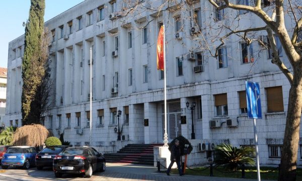 Mali i Zi refuzon kërkesën e Beogradit për hapjen e tre qendrave të votimit për zgjedhjet në Serbi