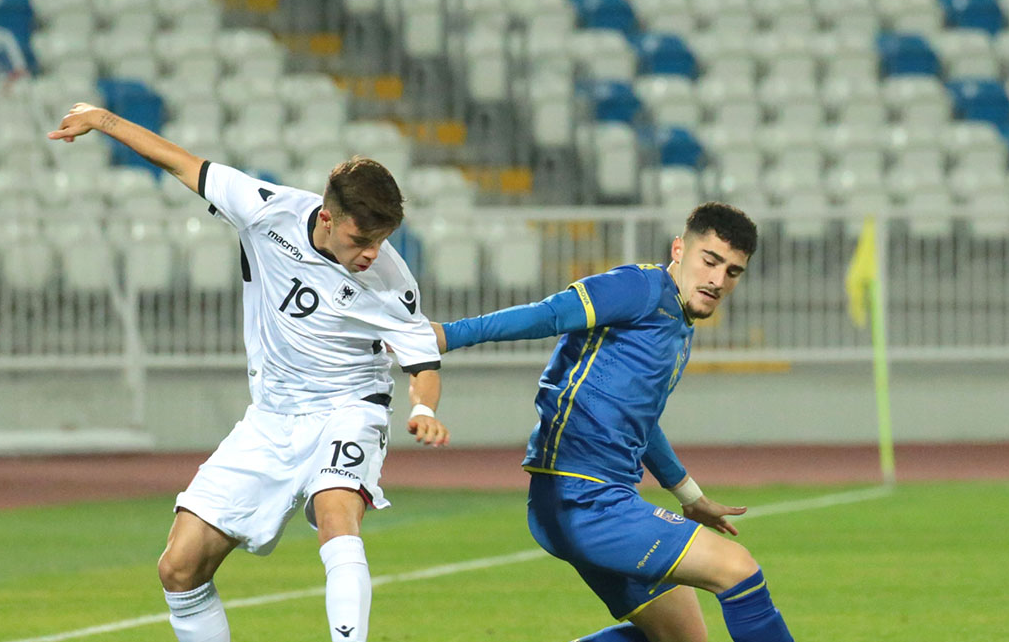 Bunjaki publikon listën me futbollistët e ftuar te Kosova U21, në prag të ndeshjeve kualifikuese për “Euro 2023”