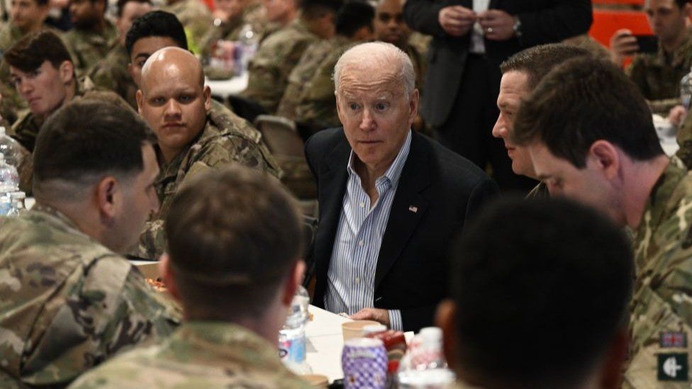 Biden ua përmend shërbimin e djalit të tij në Kosovë ushtarëve amerikanë në Poloni (VIDEO)