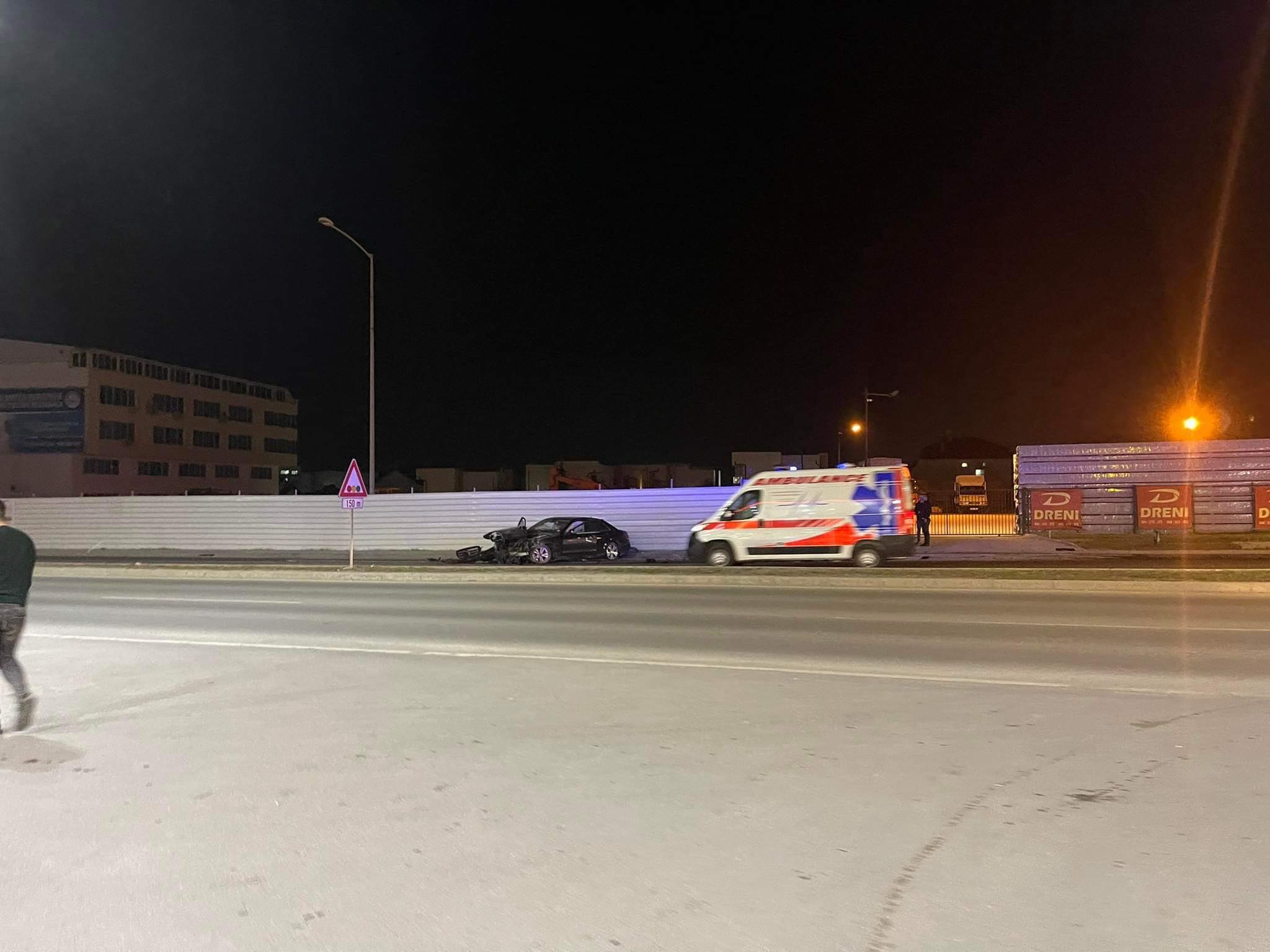 Aksident në Veternik, autoambulanca arrin në vendngjarje