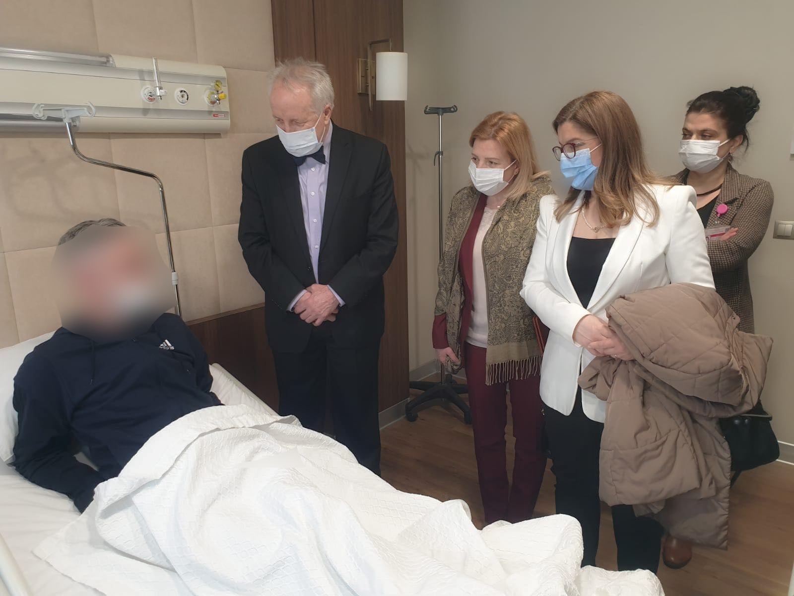 Latifi në Turqi, viziton pacientët kosovarë që po trajtohen në spitalin e Ankarasë