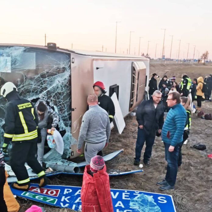 Aksidentohet autobusi që po transportonte refugjatë ukrainas