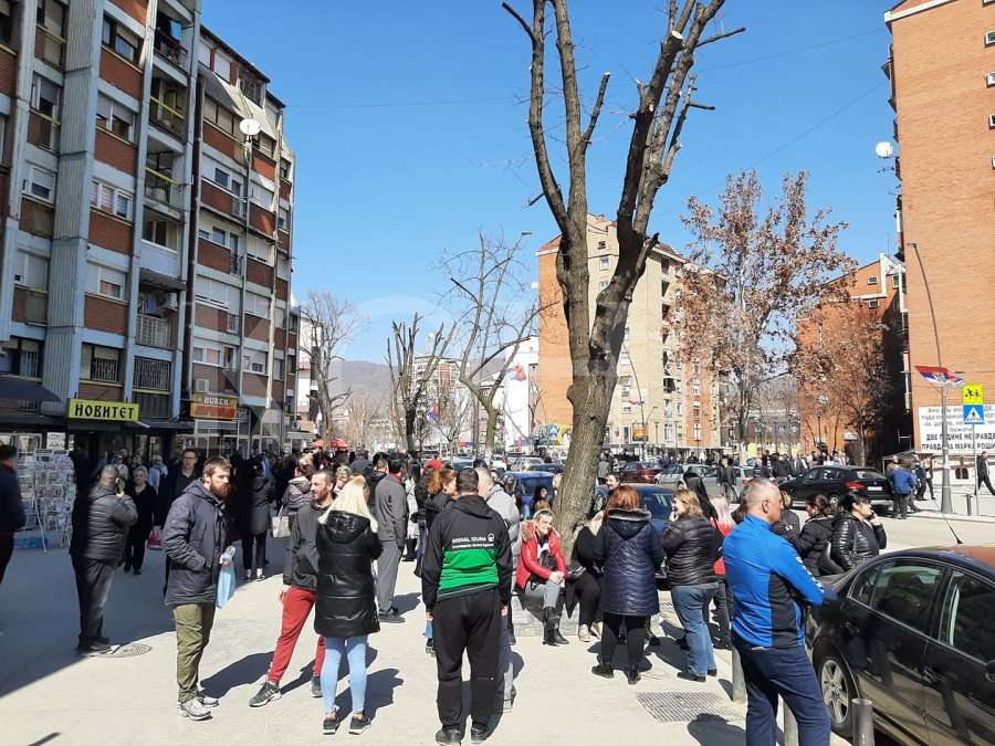 Serbët në veri nisin të mblidhen për protestë