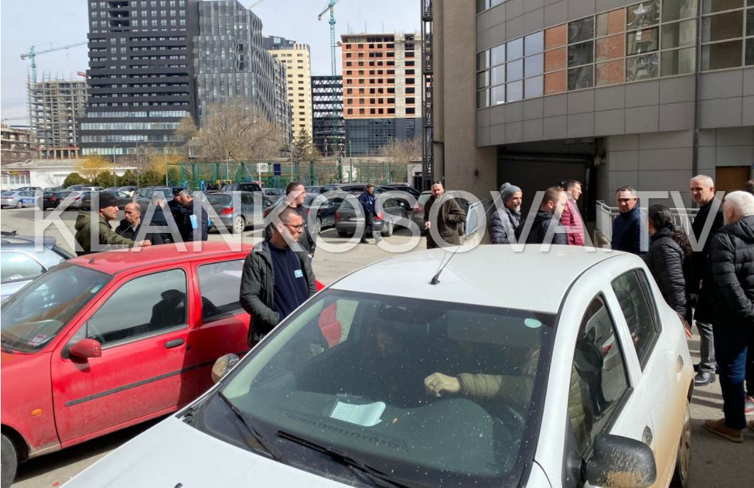 Banorët e Lakrishtës vazhdojnë protestën kundër “Prishtina Parking”