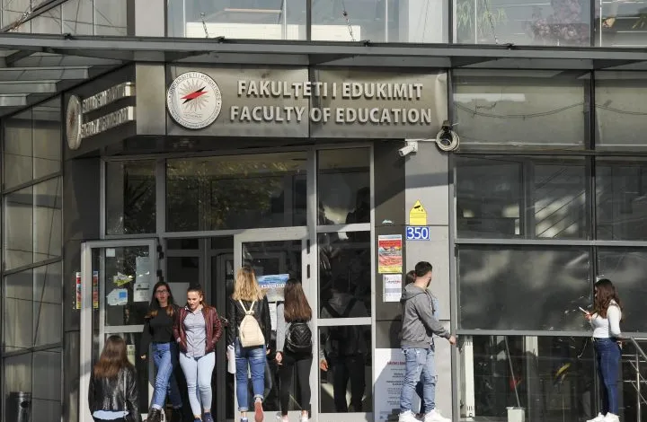 1900 studentë kanë diplomuar nga Fakulteti i Edukimit në 4 vjet, a ka vende pune për të gjithë ata