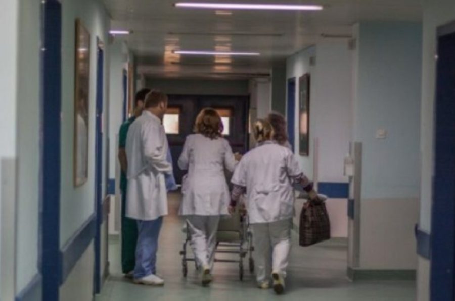 Një infermier në Kosovë kujdeset për mesatarisht 24 pacientë, ia mësyjnë Gjermanisë nga kushtet e vështira