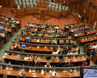 KDI-ja fajëson pushtet e opozitë për dështimin e marrëveshjeve ndërkombëtare në Kuvend