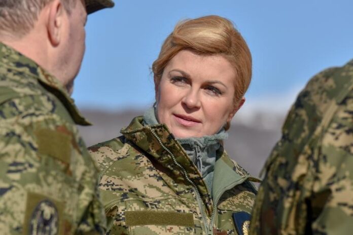 Gazeta franceze: Kolinda Grabar-Kitaroviq, gruaja favorite për ta marrë drejtimin e NATO-s