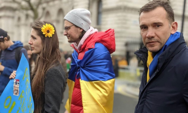 Shevchenko në protestë: Moment i vështirë për Ukrainën, të luftojmë së bashku për lirinë e vendit tonë