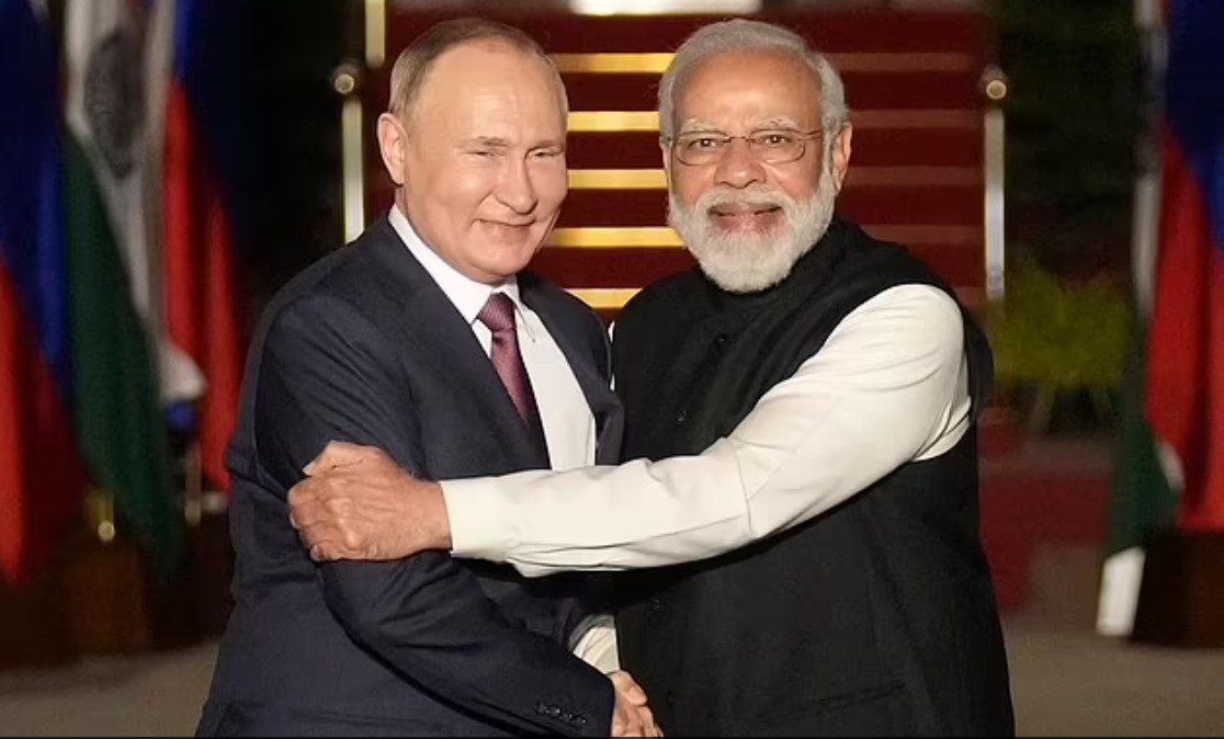 India “shpëton” Rusinë, do blejë naftën e saj