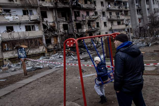 OKB: Më shumë se 400 civilë të vrarë nga sulmet ajrore në Ukrainë, mes tyre 27 fëmijë