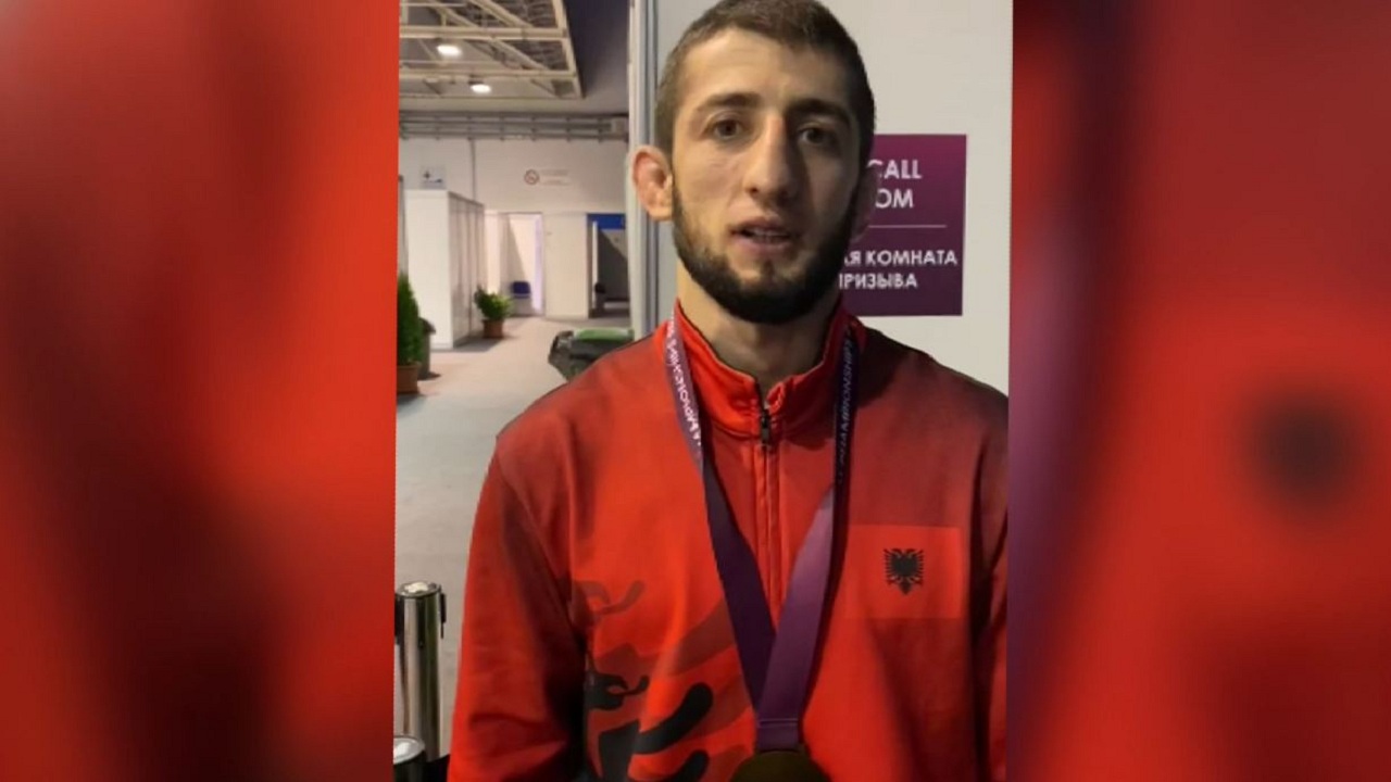 Një rus kuqezi, çeçeni “shqiptar” merr medalje bronzi në mundje