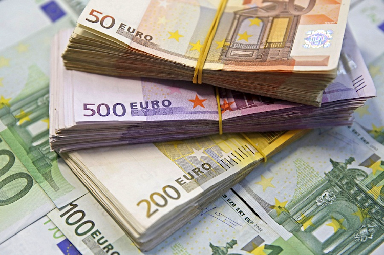 Gati 5 miliardë euro kursime në Kosovë: Ku shkojnë këto para?