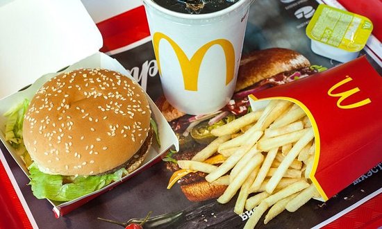 McDonald’s mbyll të gjitha restorantet në Rusi