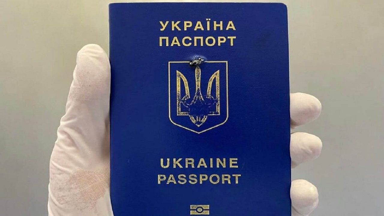 Pasaporta ukrainase i shpëton jetën adoleshentit