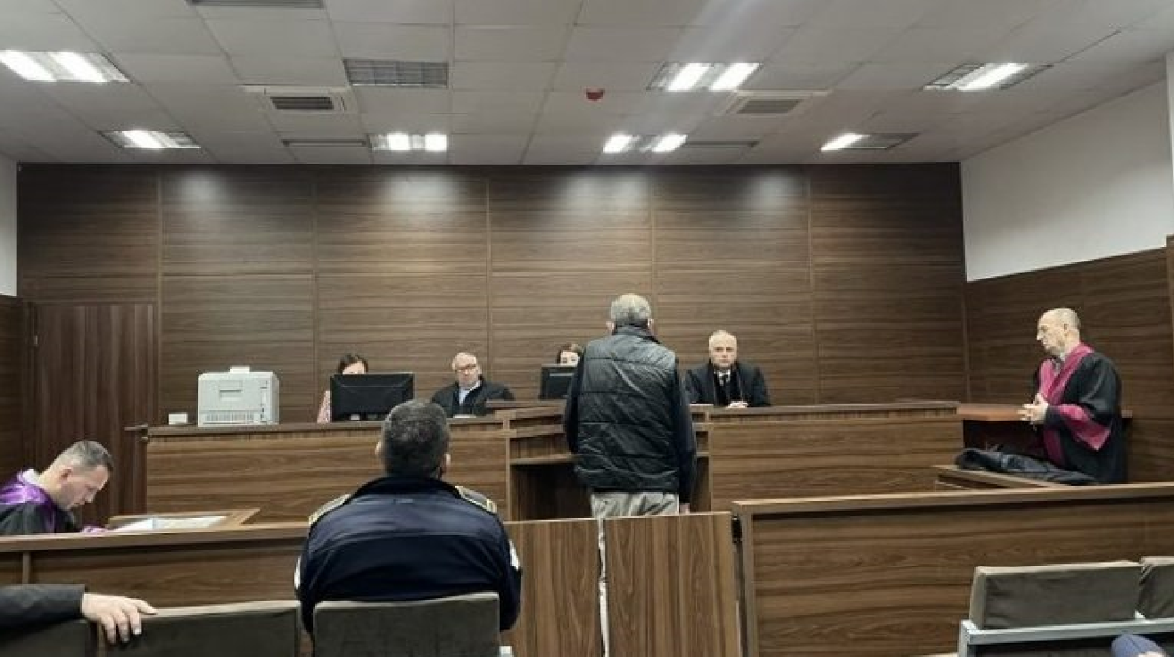 “Ndjej dhembje, ajo ishte familja ime”, thotë i akuzuari se vrau gruan dhe theri me thikë shoqen e vajzën e gruas në Gjermani