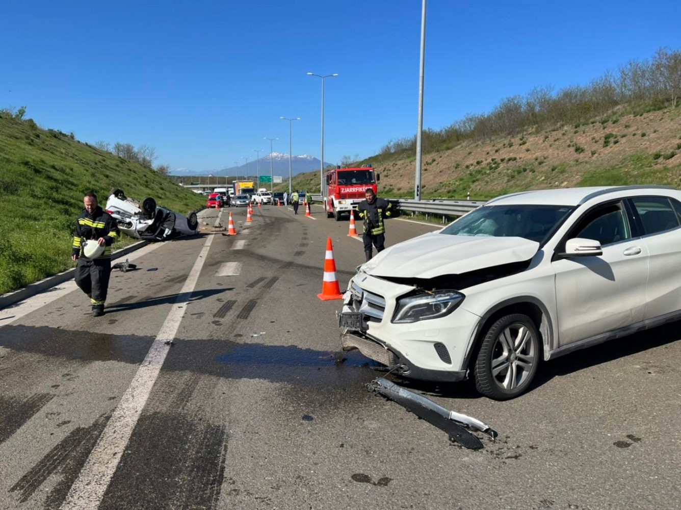 Pamje nga aksidenti i rëndë në autostradën “Ibrahim Rugova”