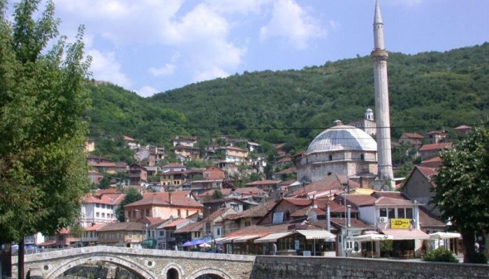 Thyhet dera e banesës, gjendet i vdekur burri në Prizren