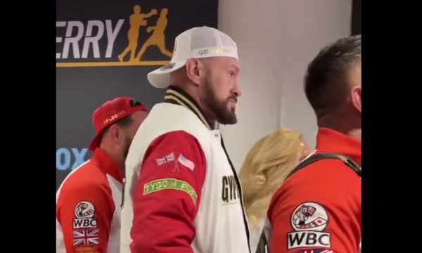 Tyson Fury mbërrin në “Wembley” për meçin e sontëm