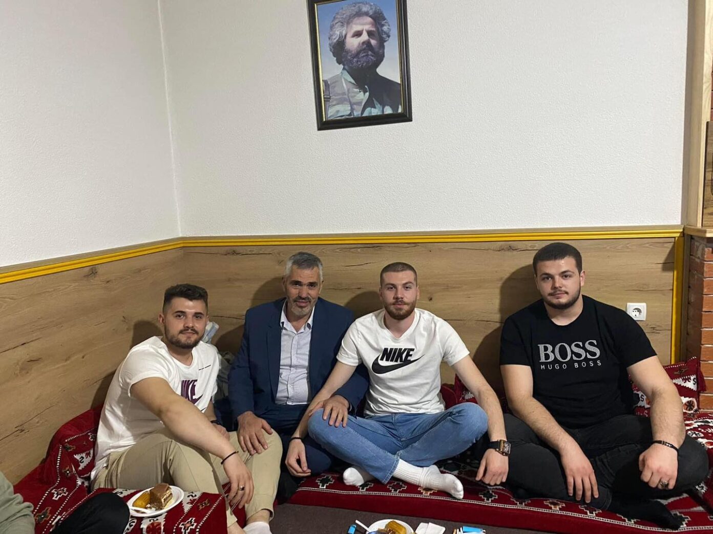 Adem, Hamëz e Shaban Jashari mbrëmë ishin për iftar në odën e Mulla Osmanit