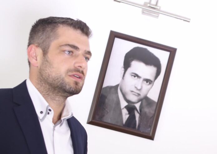 I biri i Ukshin Hotit: Më kontaktuan nga Serbia, më kërkuan 200 mijë euro për të ma gjetur të gjallë babanë