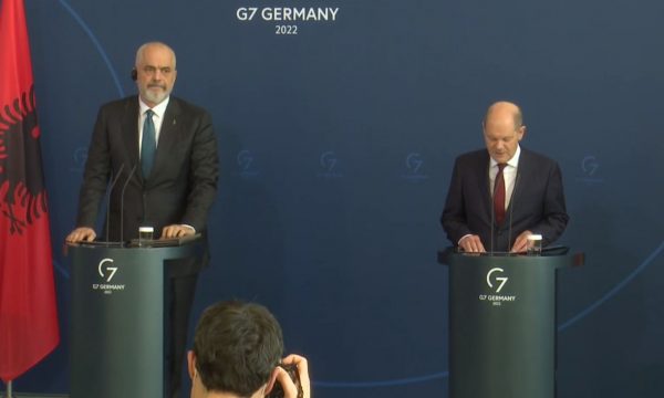 Rama gjatë konferencës me Scholz: Të liberalizohen vizat për Kosovën