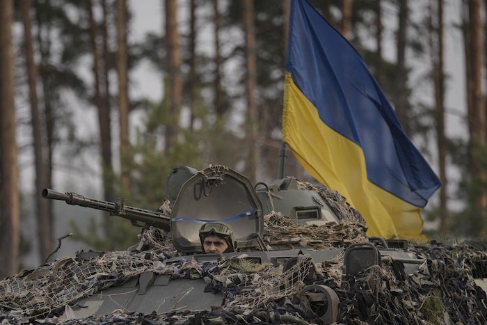 Ukrainasit marrin kontrollin e Çernobilit, ngrenë flamurin dhe këndojnë himnin