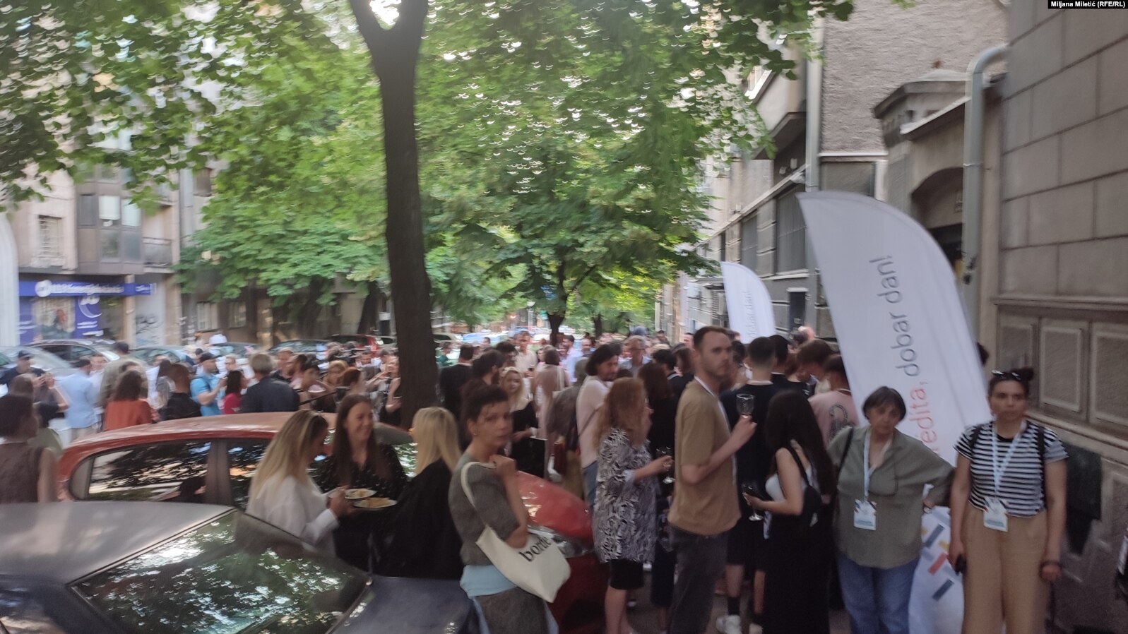 Evakuohen pjesëmarrësit e festivalit “Mirëdita, dobar dan” pas alarmit për bombë