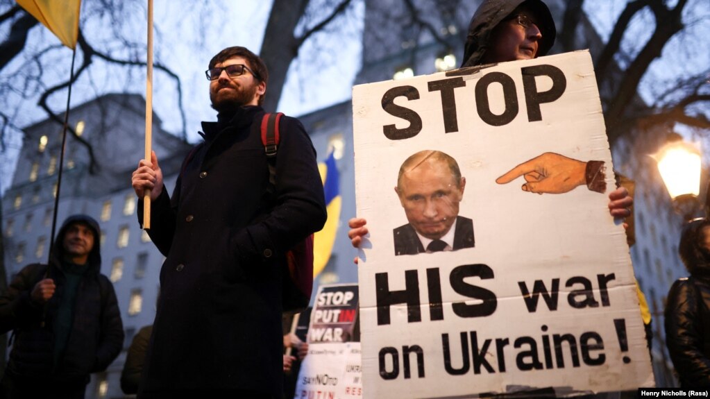 Rusia sanksionon 154 ligjvënës britanikë