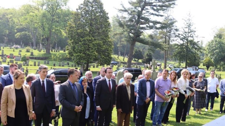 Kurti homazhe te varrezat e vëllezërve Bytyqi: Nuk do pushojmë derisa autorët të përballen me drejtësinë