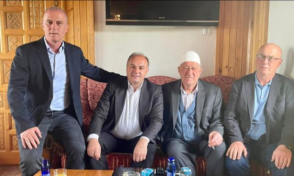 Hoxhaj shkon për Bajram te familja e Thaçit: Ai do të kthehet edhe më i fortë në Kosovë