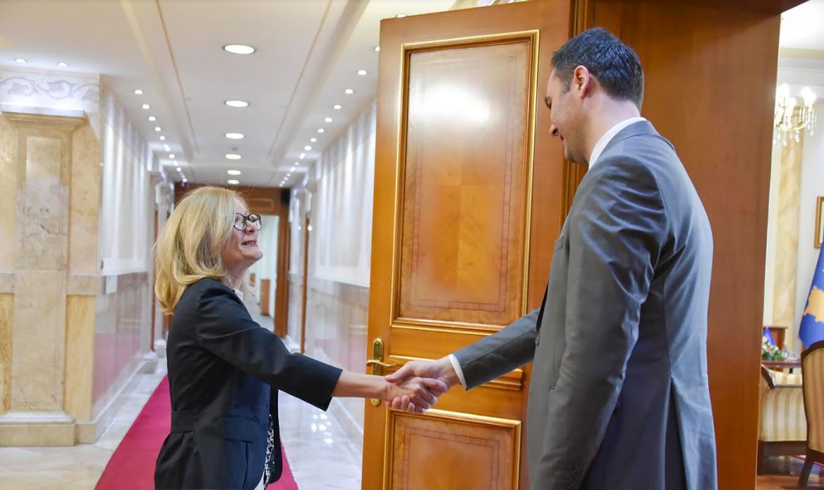 Konjufca kërkon nga ambasadorja e Greqisë përkrahje për liberalizimin e vizave
