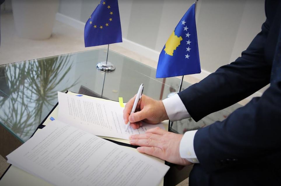 BE-ja dhe Kosova nënshkruajnë marrëveshjen për 64 milionë euro