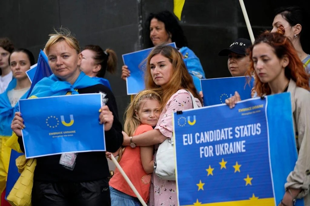 Ukrainës dhe Moldavisë i pranohet statusi i vendit kandidat për BE