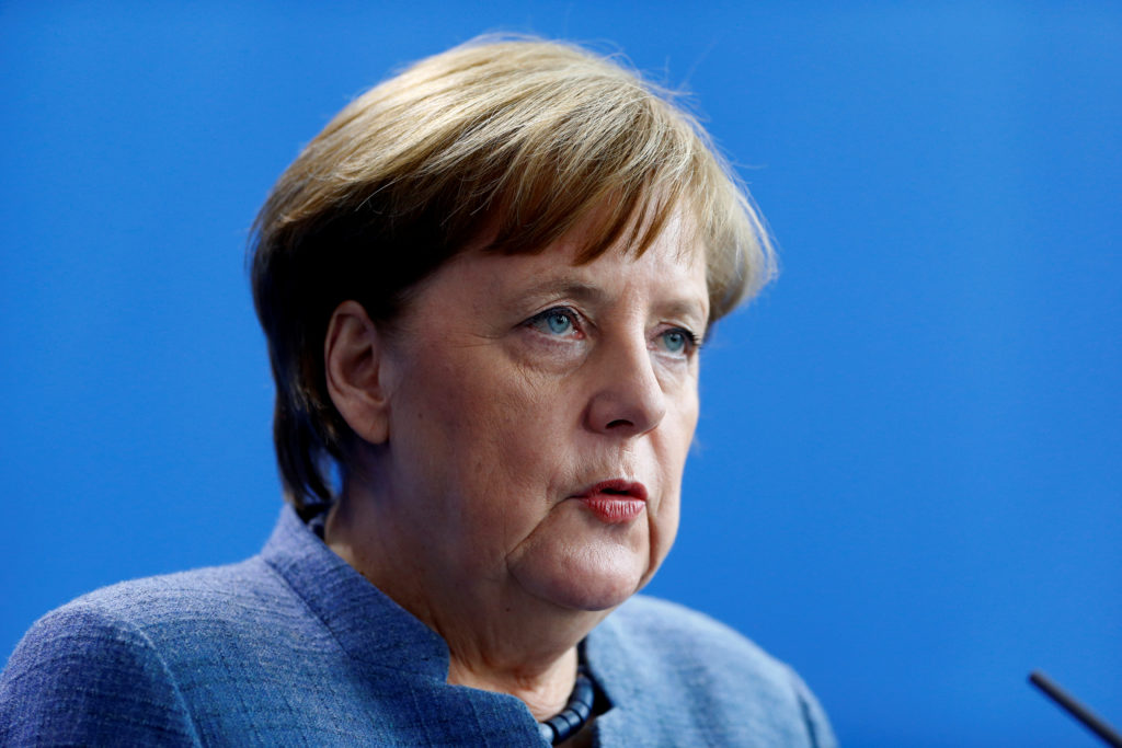 Merkel: Ndoshta Putin po priste largimin tim për ta pushtuar Ukrainën