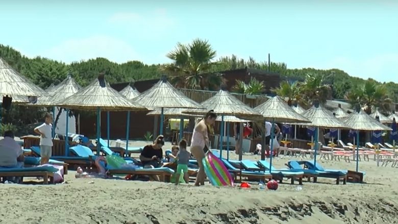 “I gjithë stafi që kisha vitin e kaluar, kanë ikur nga Shqipëria”, fillim i vështirë sezoni për disa resorte turistike