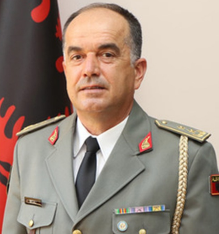 Një ushtarak në krye të shtetit? Kuvendi i Shqipërisë pritet që sot të votojë kandidatin Bajram Begaj