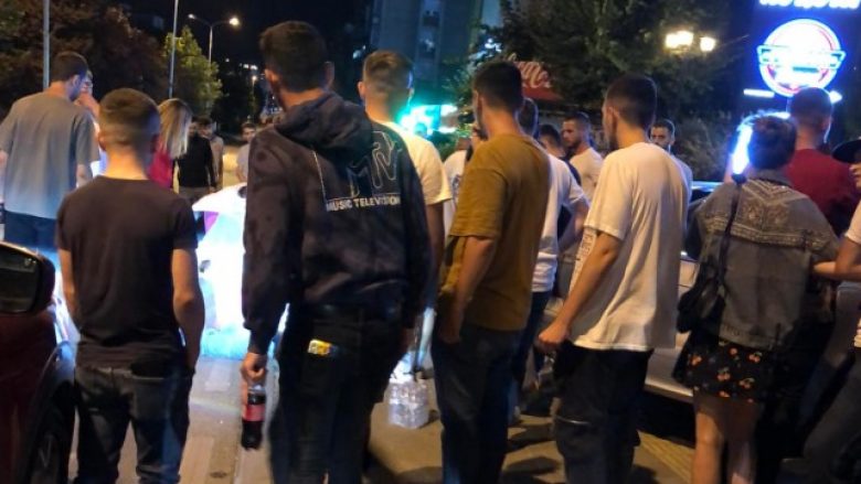 Vetura godet dy këmbësorë në lagjen Aktash në Prishtinë – shoferi ik nga vendi i ngjarjes
