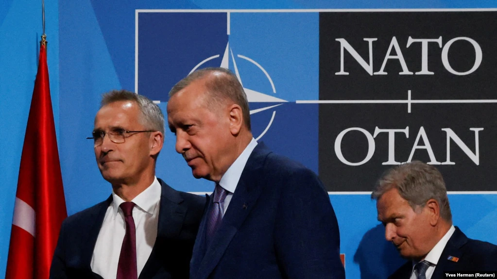 Turqia paralajmëron se mund të bllokojë anëtarësimin e Finlandës dhe Suedisë në NATO