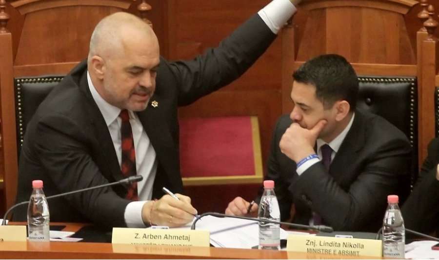 Edi Rama shkarkon ministrin Arben Ahmetaj