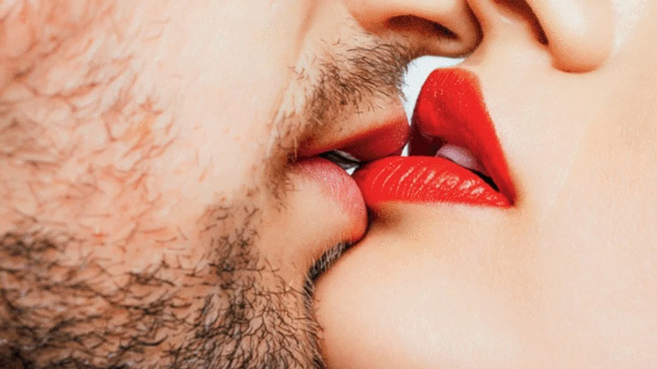 ​Dhuroni puthje sot, sepse është Dita Botërore e Puthjes