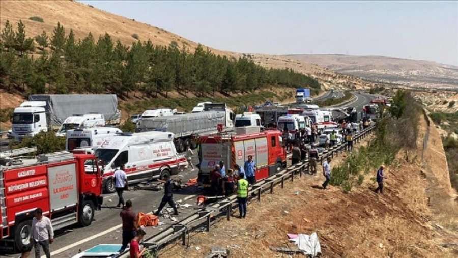 15 të vdekur e 22 të lënduar nga një aksident trafiku në Turqi