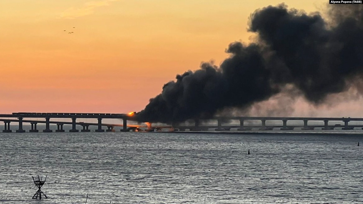 Zjarr i madh në urën e vetme mes Krimesë dhe Rusisë