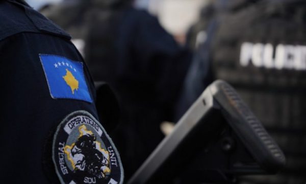 Tre policë të Kosovës lëndohen gjatë arrestimit të pjesëtarit të “Mbrojtës Civile” në veri